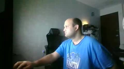 Snapshot of heavy_rebellxc chatting on February 16, 2025, 5:59 am Heavy Rebell online show from February 16, 2025, 5:59 am