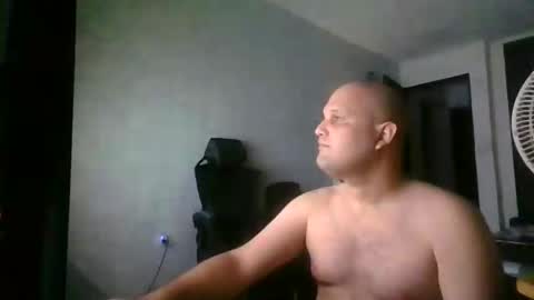 Snapshot of heavy_rebellxc chatting on February 26, 2025, 2:48 am Heavy Rebell online show from February 26, 2025, 2:48 am