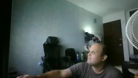 Snapshot of heavy_rebellxc chatting on October 31, 2025, 8:04 am Heavy Rebell online show from October 31, 2025, 8:04 am