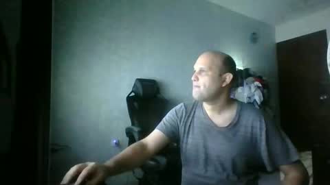 Snapshot of heavy_rebellxc chatting on December 2, 2025, 5:02 am Heavy Rebell online show from December 2, 2025, 5:02 am