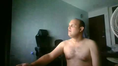 Snapshot of heavy_rebellxc chatting on December 5, 2025, 4:32 am Heavy Rebell online show from December 5, 2025, 4:32 am