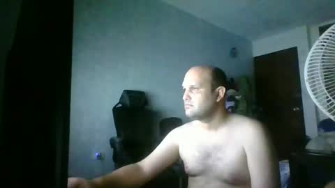 Snapshot of heavy_rebellxc chatting on December 17, 2025, 3:45 am Heavy Rebell online show from December 17, 2025, 3:45 am