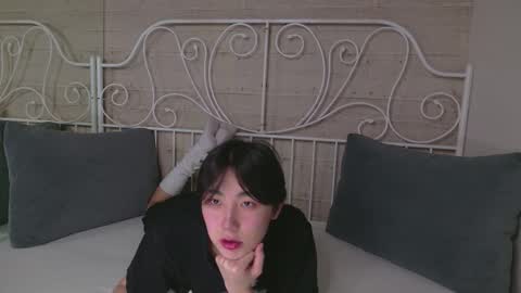 HEEJIN online show from October 17, 2025, 8:33 pm