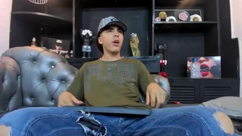 heellboy_ online show from November 12, 2025, 2:23 am