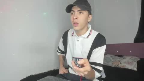 Snapshot of heellboy_ chatting on May 7, 2026, 6:30 am heellboy_ online show from May 7, 2026, 6:30 am