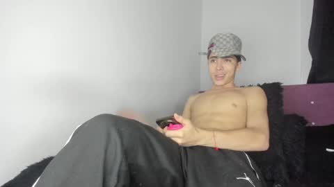 Snapshot of heellboy_ chatting on May 14, 2026, 5:03 am heellboy_ online show from May 14, 2026, 5:03 am