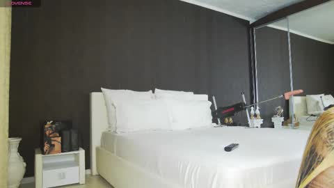 Helen online show from February 15, 2026, 11:08 am