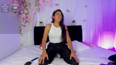 heidi_feuer online show from September 29, 2025, 12:32 pm