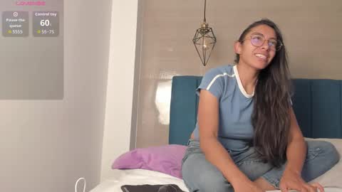 heidi_feuer online show from October 15, 2025, 12:49 pm