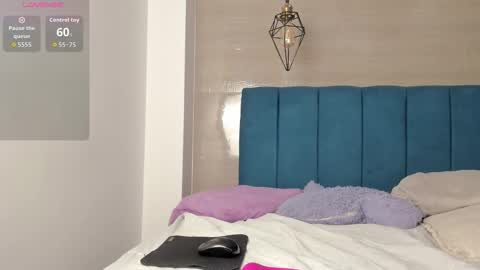 heidi_feuer online show from October 16, 2025, 12:39 pm