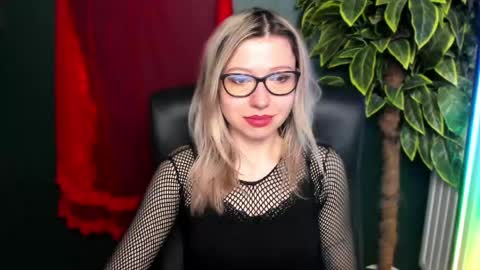 Snapshot of heidi_pleasure chatting on May 4, 2026, 6:31 am Heidi online show from May 4, 2026, 6:31 am