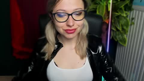 Snapshot of heidi_pleasure chatting on June 1, 2026, 4:36 am Heidi online show from June 1, 2026, 4:36 am