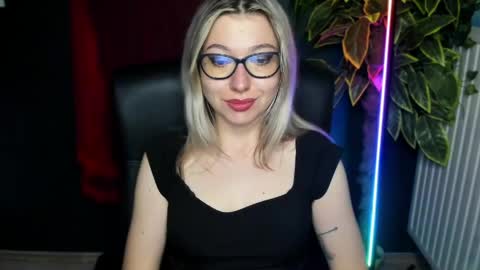 Snapshot of heidi_pleasure chatting on June 9, 2026, 4:24 am Heidi online show from June 9, 2026, 4:24 am