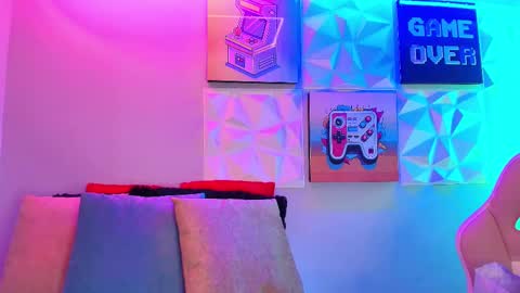   online show from March 3, 2025, 11:33 am