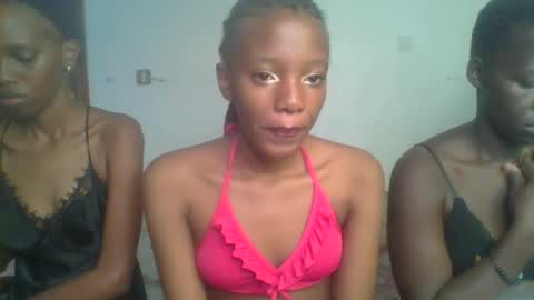 Snapshot of heilybunny chatting on April 5, 2026, 9:39 am heilybunny online show from April 5, 2026, 9:39 am