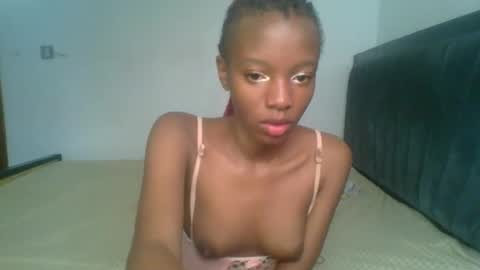 Snapshot of heilybunny chatting on April 7, 2026, 9:32 am heilybunny online show from April 7, 2026, 9:32 am