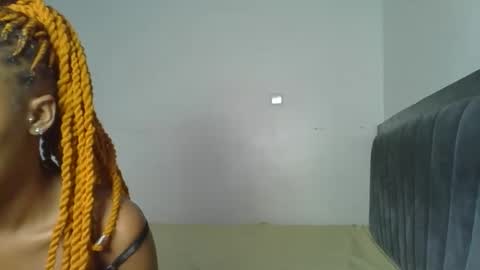 Snapshot of heilybunny chatting on May 9, 2026, 9:42 pm heilybunny online show from May 9, 2026, 9:42 pm