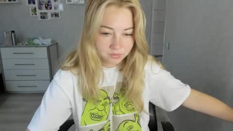 Snapshot of helen_angel_girl chatting on June 30, 2026, 4:57 am Helen sven online show from June 30, 2026, 4:57 am