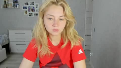Snapshot of helen_angel_girl chatting on July 13, 2026, 6:27 am Helen sven online show from July 13, 2026, 6:27 am