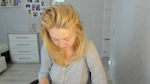 Snapshot of helen_angel_girl chatting on July 17, 2026, 5:14 am Helen sven online show from July 17, 2026, 5:14 am