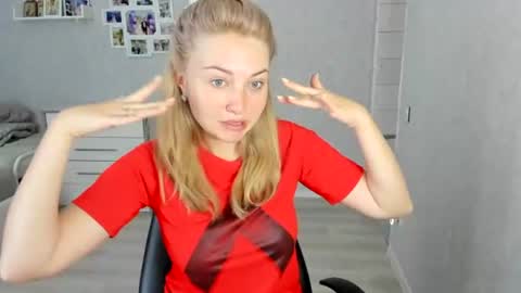 Snapshot of helen_angel_girl chatting on August 1, 2026, 8:24 am Helen sven online show from August 1, 2026, 8:24 am