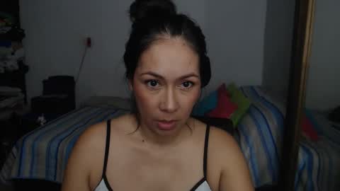 Snapshot of helen_lya chatting on April 16, 2026, 9:04 pm Helen online show from April 16, 2026, 9:04 pm