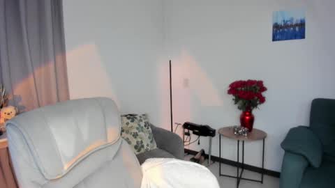 helen_miller online show from February 18, 2025, 2:05 am