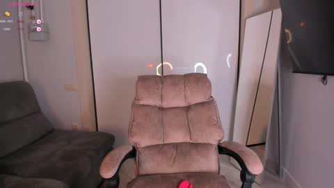 Helen online show from October 6, 2025, 4:48 pm