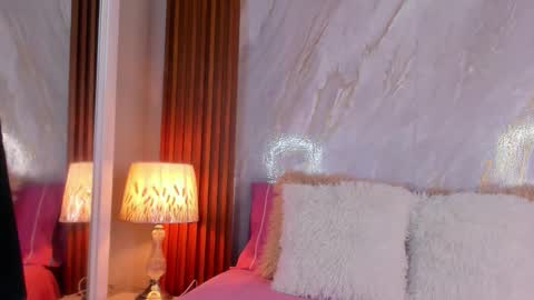 Helena Santos  online show from March 19, 2026, 10:41 am