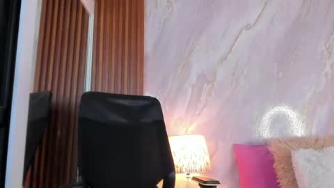 Helena Santos  online show from April 20, 2026, 12:08 pm