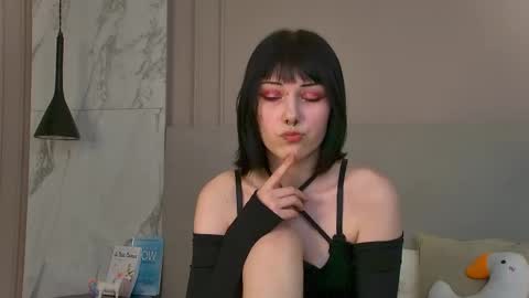 Helen online show from October 23, 2025, 6:06 pm