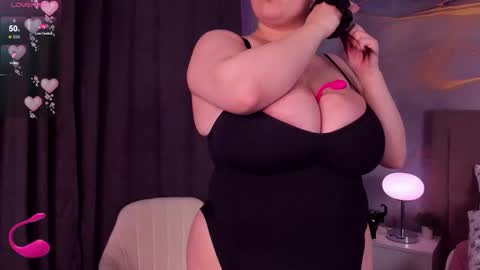 helendanvers online show from November 19, 2025, 3:23 pm