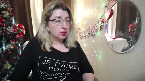 Snapshot of helenenigma chatting on December 31, 2024, 5:11 am helenenigma online show from December 31, 2024, 5:11 am