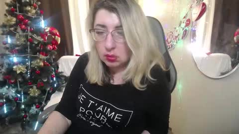 Snapshot of helenenigma chatting on January 8, 2025, 4:34 am helenenigma online show from January 8, 2025, 4:34 am