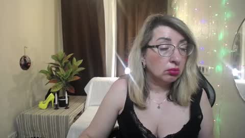Snapshot of helenenigma chatting on January 30, 2025, 2:06 am helenenigma online show from January 30, 2025, 2:06 am