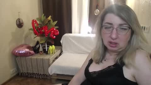 Snapshot of helenenigma chatting on February 21, 2025, 1:33 am helenenigma online show from February 21, 2025, 1:33 am