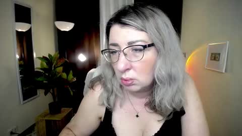 Snapshot of helenenigma chatting on October 9, 2025, 6:28 pm helenenigma online show from October 9, 2025, 6:28 pm