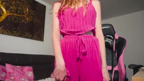 Snapshot of helenhis chatting on May 1, 2026, 1:43 am Helenn online show from May 1, 2026, 1:43 am