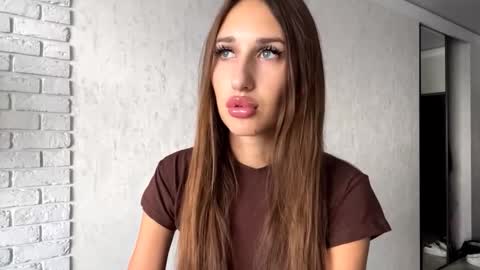 Chloe online show from September 19, 2025, 9:11 am
