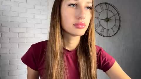 Chloe online show from September 24, 2025, 9:12 am