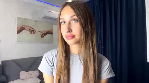 Chloe online show from September 25, 2025, 9:24 am
