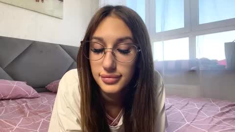 Chloe online show from October 17, 2025, 12:08 pm