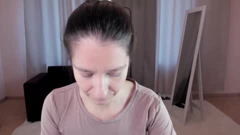 Helen online show from September 26, 2025, 2:37 am