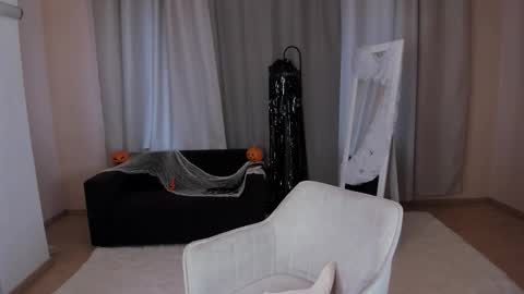 Helen online show from October 27, 2025, 2:48 am