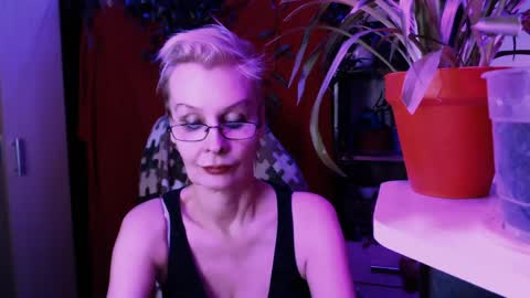 Helga online show from March 25, 2026, 9:54 pm