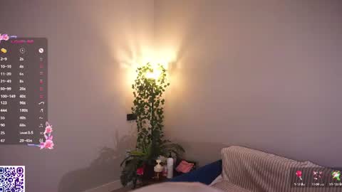 Snapshot of helgamartin chatting on July 13, 2026, 7:38 pm Aurora online show from July 13, 2026, 7:38 pm