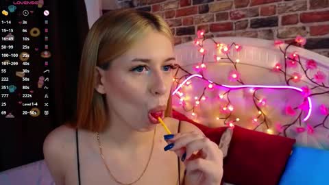 Bonnie3 online show from November 18, 2025, 9:03 am