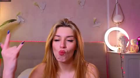 Bonnie3 online show from December 1, 2025, 7:35 am