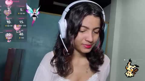 Helia Transfem and Amy online show from November 9, 2025, 2:32 am