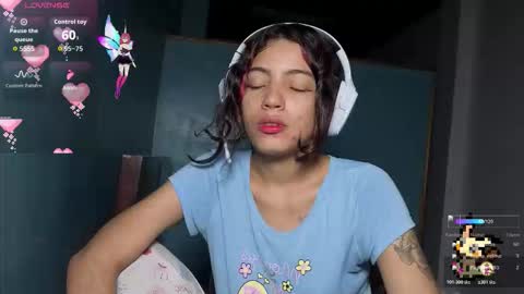 Helia Transfem and Amy online show from November 11, 2025, 9:53 am